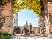  Wanderpause unter Weinreben in Stein im Kremstal