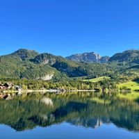 Autumnal reflection at the Grundlsee