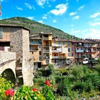Hiking to the beautiful stage town of Sospel