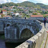Pilgrim on the bridge in Vigo