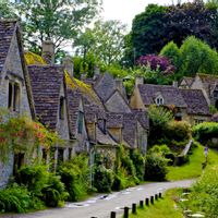 Traditional stone houses on the footpath in the Cotswolds
