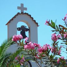 Glockenturm einer Kirche auf Kreta