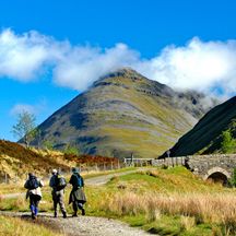 Wanderer unterwegs in Schottland