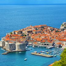 Kleine Stadt an der kroatischen Küste