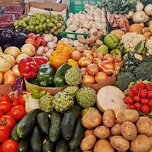 Obst und Gemüse in Marktauslage