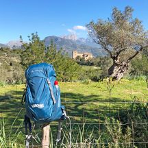 eurohike-wanderreisen-mallorca-landschaft-rucksack