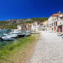 Hafen eines kroatischen Fischerdorfs