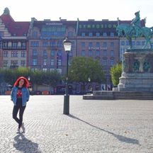 Wanderin in der Altstadt von Malmö