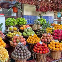 Wandern durch den Obstmarkt in Monte