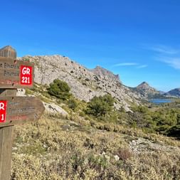 Hiking signpost at the Coll del 'Ofre Pass