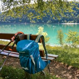 Wanderpause am Ufer des Kochelsees