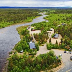 The Giellajohka holiday village in the middle of the forest by a river