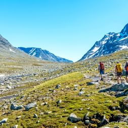 Wanderer im Nationalpark Svartdalen Valley