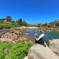Hiking stop at Por Rolland beach on the Pink Granite Coast