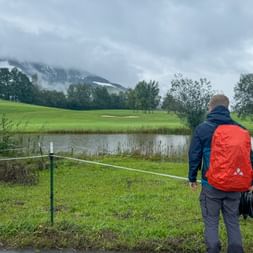 Gasteg Golfplatz Kitzbueheler Alpen im Regen