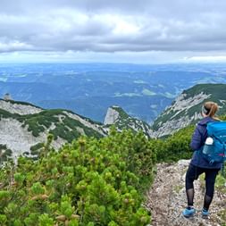 Am Höhenweg mit Ausblick in das Salzkammergut