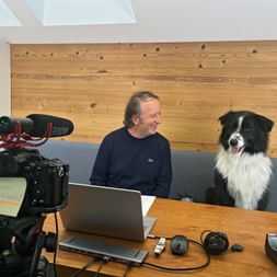 Andi mit unserem Firmen-Hund Finn