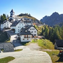 Der Monte Lussari mit seinem kleinen Dorf und der Wallfahrtskirche