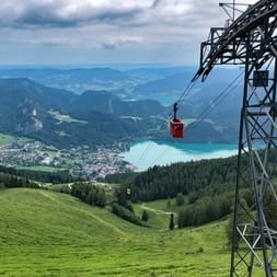 Zwölferhorn cable car St. Gilgen with a view of Lake Wolfgangsee