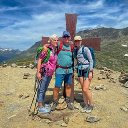 Group photo in front of the summit cross of the Timmeljoch