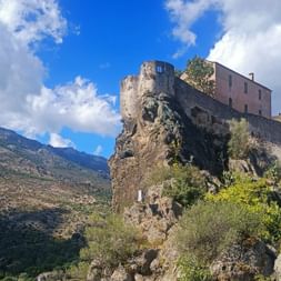 Die Stadt "Corte" auf Korsika