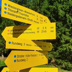 Wegweiser zu den Almen