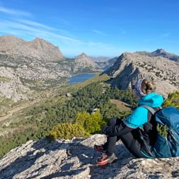 Wanderer am Coll del'Ofre Pass Soller