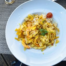 Pastagericht mit frischen Garnelen