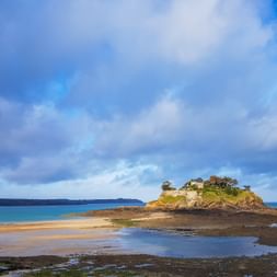 the island “île Besnard” on the “Côte d'Émeraude” coastline