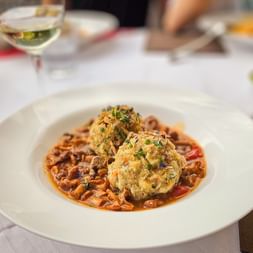 Semmelknödel mit Eierschwammerl