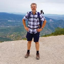 Mr Kinzel with panoramic views of the heart of Catalonia
