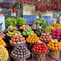 Walking through the fruit market in Monte