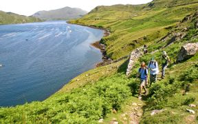 Wanderer auf Reise von Connemara nach Burren