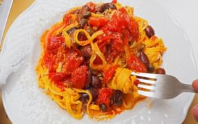 Linguine mit Tomaten und Oliven