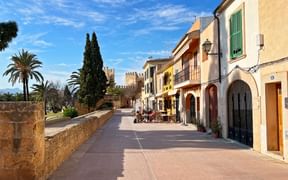 Alcudia mit seinen schönen Gassen und der Stadtmauer Alcudia mit seinen schönen Gassen und der Stadtmauer