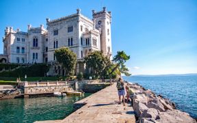 Schloss Miramare beim Wanderurlaub in Istrien