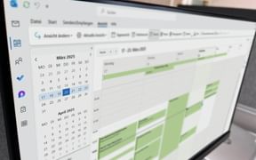 Outlook calendar computer