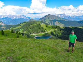 Hiker in front of the Pinzgau mountain landscape
