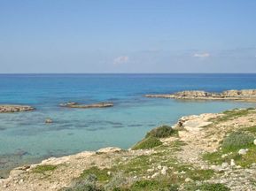 Türkisblaues Meer in Zypern