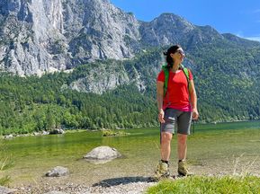 Hiker on the banks of the Altaussee