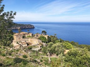 Malerische Finca beim Wandern entlang Mallorcas Küste