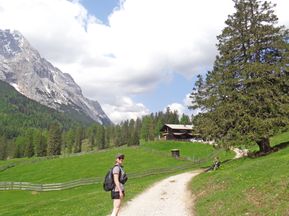 Mrs Sparfeld on the hiking trail around the Zugspitze