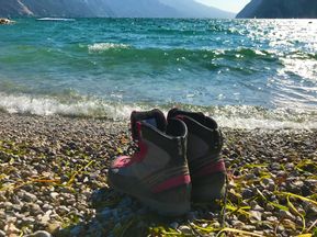 Wanderrast bei Ankunft am wunderschönen Gardasee