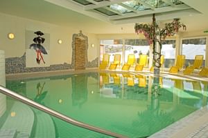 Gemütliches Schwimmbad im Hotel