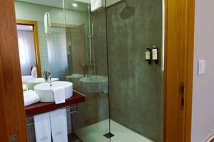 Dusche im Badezimmer