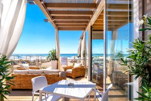 Tombolo Talasso Resort Marina di Castagneto Terrasse mit Blick auf den Strand