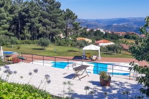 Außenbereich mit Pool