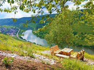 Rastplatz mit schöner Aussicht auf die Mosel Rastplatz mit schöner Aussicht auf die Mosel