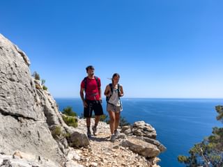 Wanderpaar bei Cala Mariolu