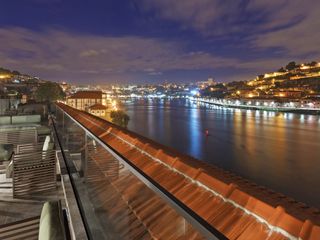 Magische Momente auf der Dachterrasse des Neya Porto Hotel